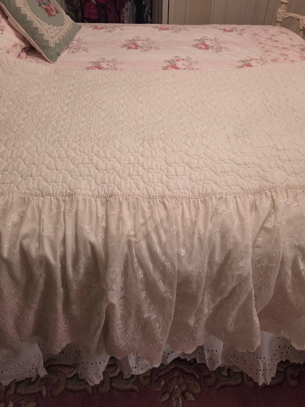 KING LACE BEDSKIRT